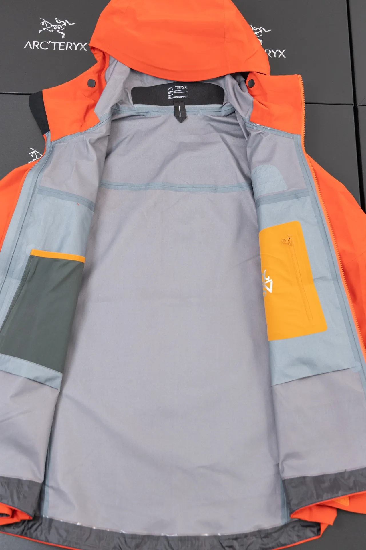 Quality ARC'TERYX SV Arcteryx Alpha SV GTX Same Style S XXL Premium ～ ！ ， 。 Recco ， ， ！ Authentic Gore-Tex ： 100% ＋ ＋20d ( )＋ Authentic ！ ！ ～ ， 。 。 ， ， ， 。 ， Quality 。 😊 Quality ！ Size：S/M/L/XL/XXL ： 81 83 86 88 90 ：117 122 128 132 136 ： 59 61 64 66 68 ： 53 55 58 60 62 S 80-120 M 110-150 L 140-170 XL 160 XXL 180 os ～